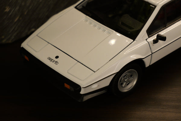 Lotus Esprit Type 79 S2: The British Wedge Reimagined in 1:24 Scale by Welly