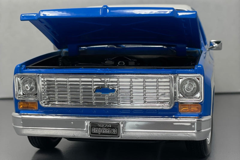 Chevrolet C10 Cheyenne Super - Maisto 1:18 Diecast – Strada Racing