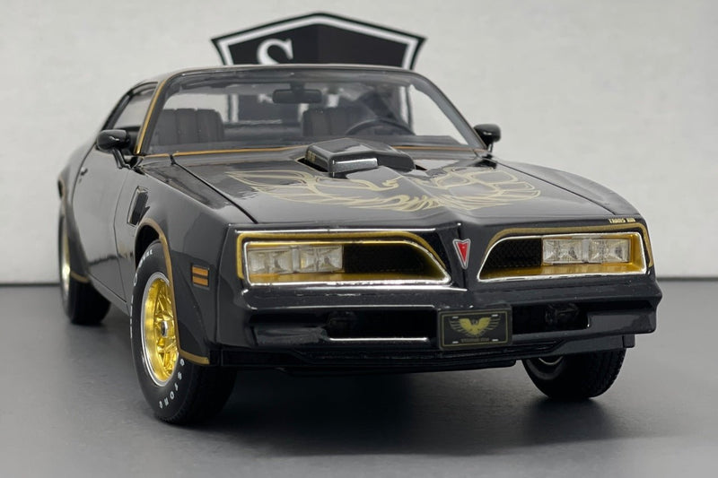 Pontiac Firebird Trans Am - Maisto 1:18 Diecast