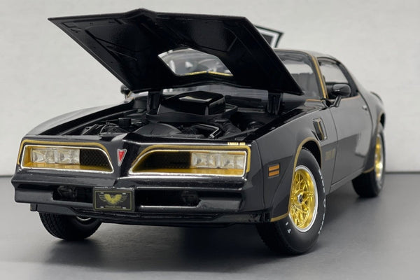 Pontiac Firebird Trans Am - Maisto 1:18 Diecast