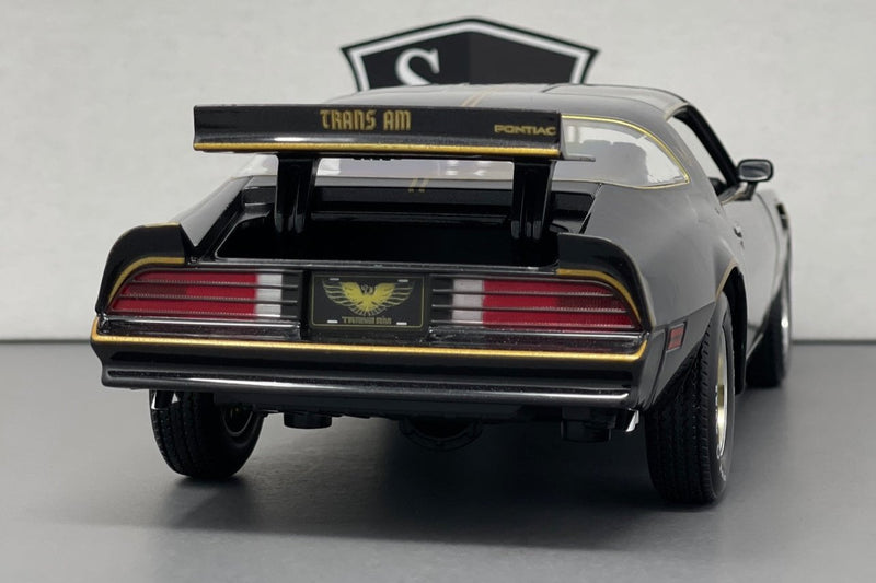 Pontiac Firebird Trans Am - Maisto 1:18 Diecast