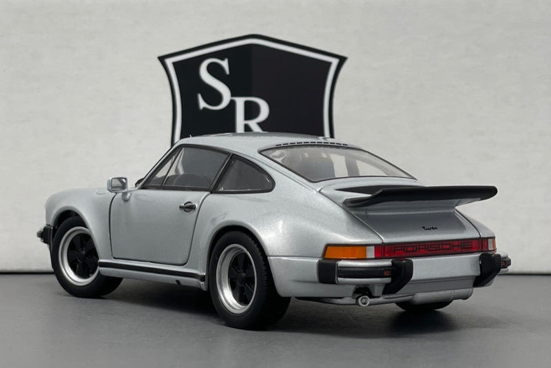 Porsche 911 Turbo - Welly 1:24 Diecast