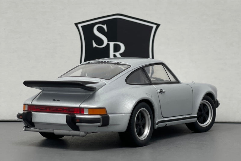 Porsche 911 Turbo - Welly 1:24 Diecast