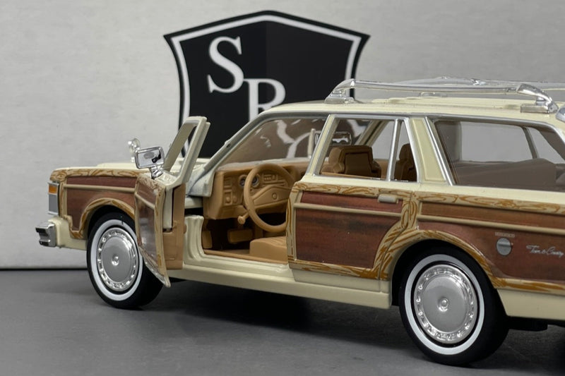 Chrysler Lebaron Town & Country Wagon - Motormax 1:24 Diecast