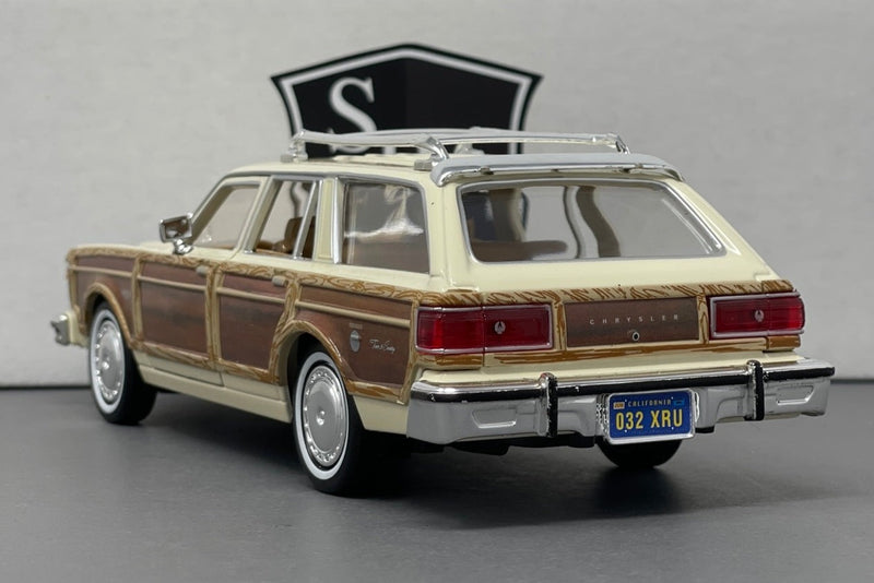 Chrysler Lebaron Town & Country Wagon - Motormax 1:24 Diecast
