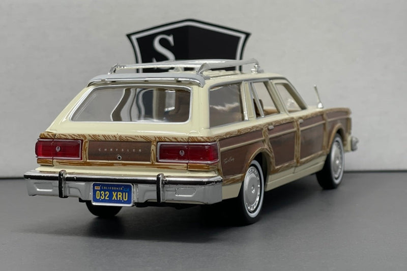 Chrysler Lebaron Town & Country Wagon - Motormax 1:24 Diecast