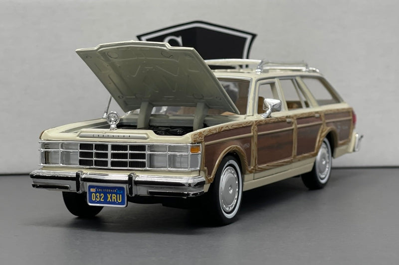 Chrysler Lebaron Town & Country Wagon - Motormax 1:24 Diecast