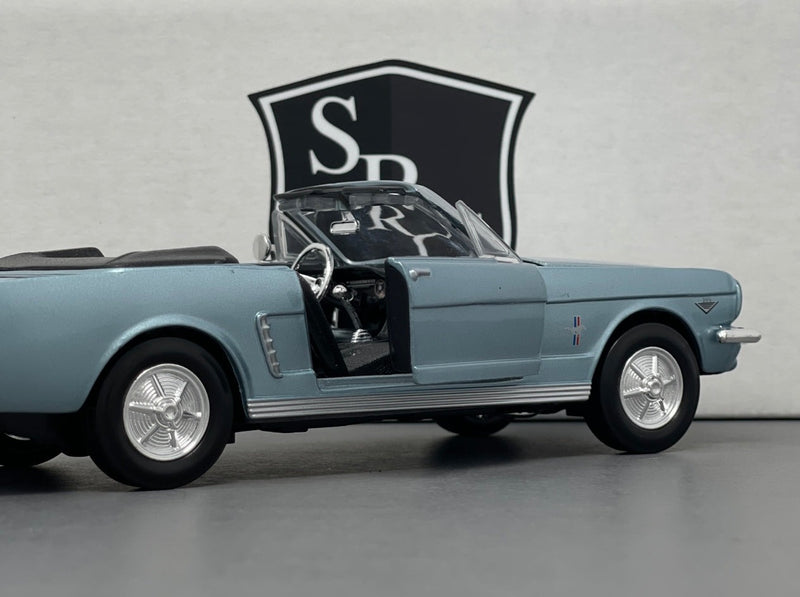 Ford Mustang - Showcasts 1:24 Diecast