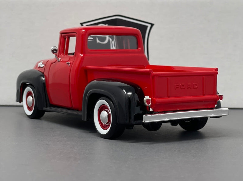 Ford F-100 Pickup - Motormax 1:24 Diecast