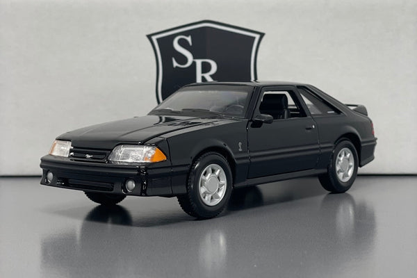 Ford Mustang SVT Cobra - Maisto 1:24 Diecast