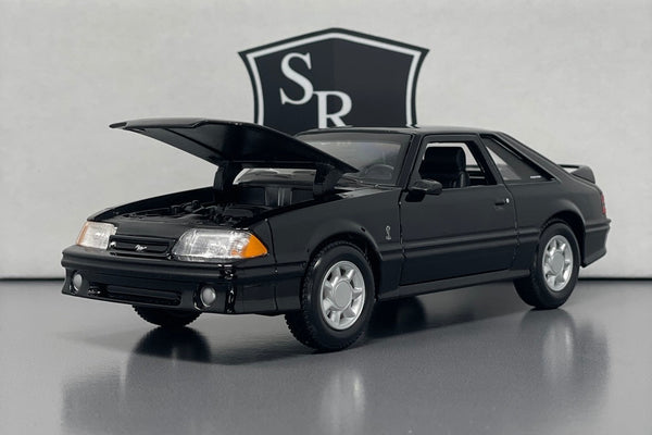 Ford Mustang SVT Cobra - Maisto 1:24 Diecast