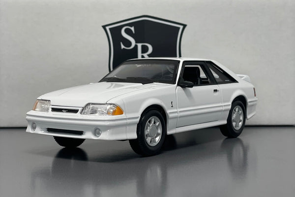 Ford Mustang SVT Cobra - Maisto 1:24 Diecast