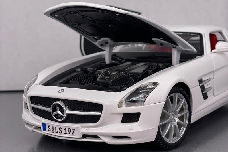 Mercedes-Benz SLS AMG - Maisto 1:18 Diecast