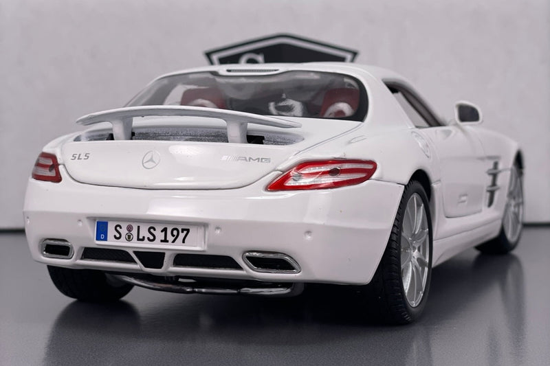 Mercedes-Benz SLS AMG - Maisto 1:18 Diecast