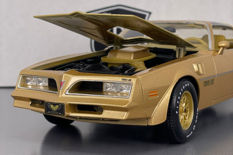 Pontiac Firebird Trans Am - Maisto 1:18 Diecast