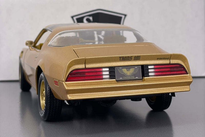 Pontiac Firebird Trans Am - Maisto 1:18 Diecast