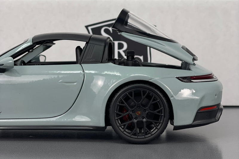 Porsche 911 Targa 4 GTS (992) - Maisto 1:18 Diecast