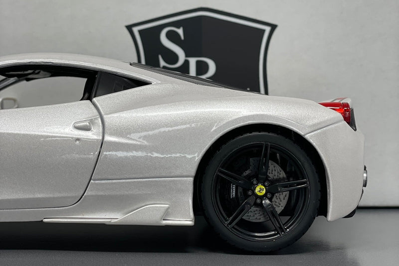 Ferrari 458 Speciale - Maisto 1:18 Diecast