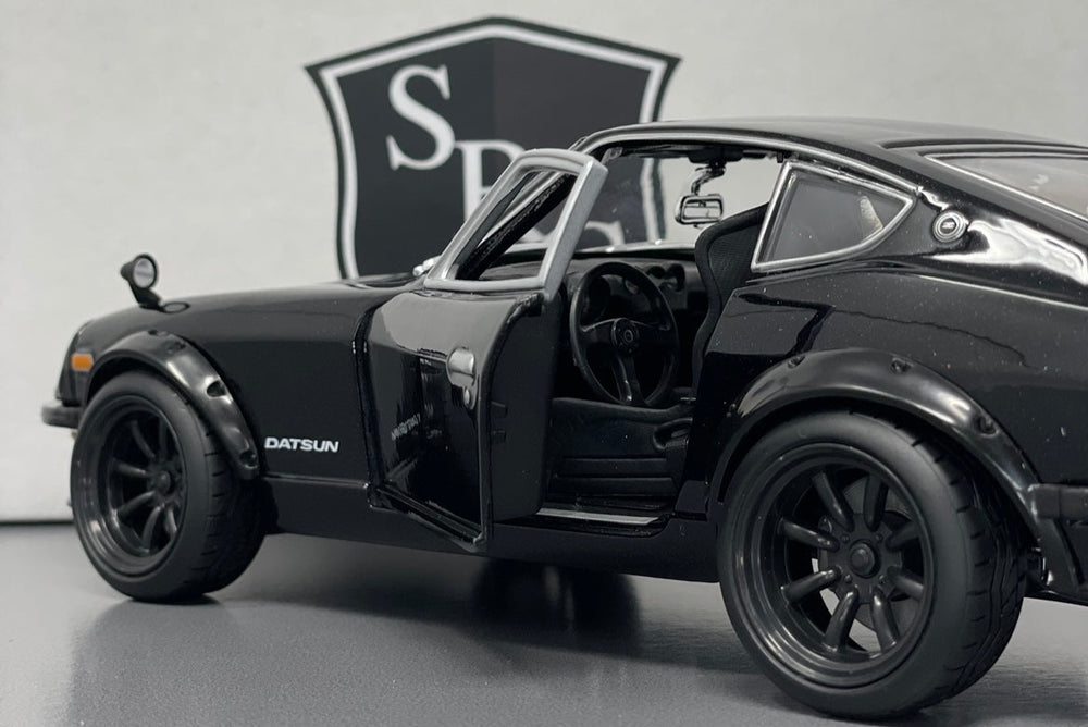 Datsun 240Z - Maisto 1:18 Diecast – Strada Racing Club