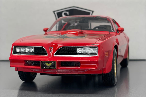 Pontiac Firebird Trans Am - Maisto 1:18 Diecast