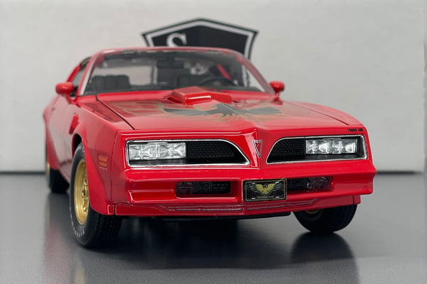 Pontiac Firebird Trans Am - Maisto 1:18 Diecast