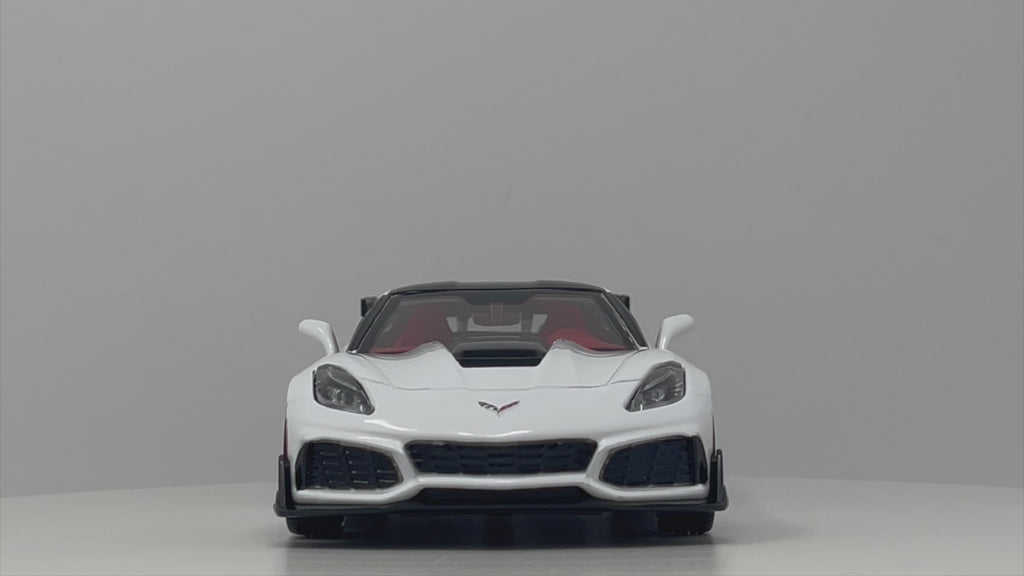 Chevrolet Corvette C7 ZR1 - Motormax 1:24 Diecast White 360 Video