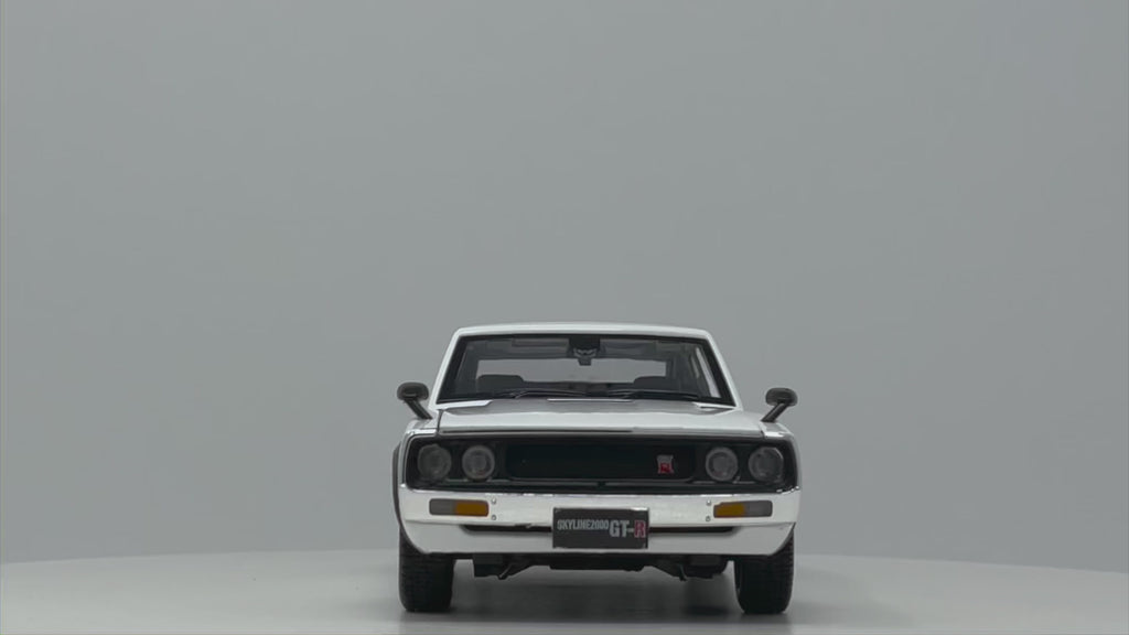 Nissan Skyline 2000GT-R - Maisto 1:24 Diecast White 360 Video