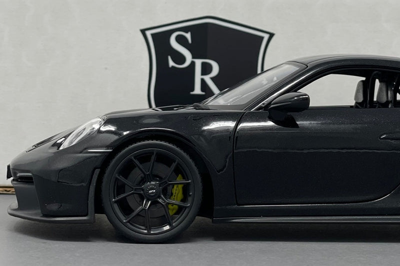 Porsche 911 GT3 (992) - Maisto 1:18 Diecast