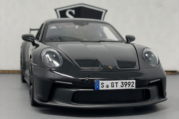 Porsche 911 GT3 (992) - Maisto 1:18 Diecast
