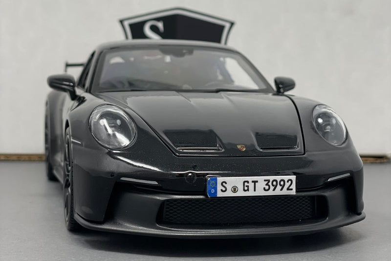 Porsche 911 GT3 (992) - Maisto 1:18 Diecast