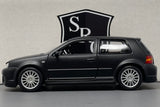 Volkswagen Golf R32 Black - Maisto 1:24 Diecast