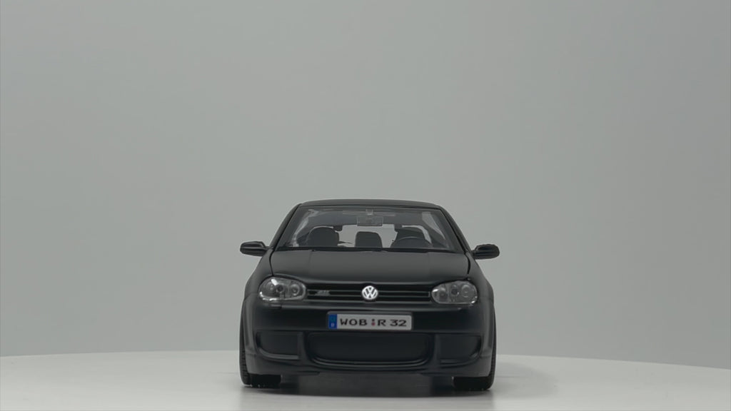 Volkswagen Golf R32 - Maisto 1:24 Diecast Black 360 Video
