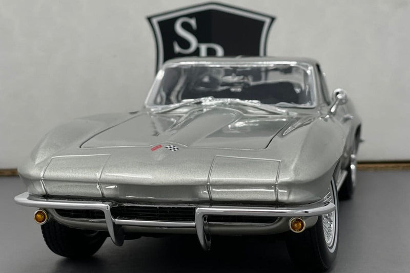 Chevrolet Corvette C2 - Maisto 1:18 Diecast