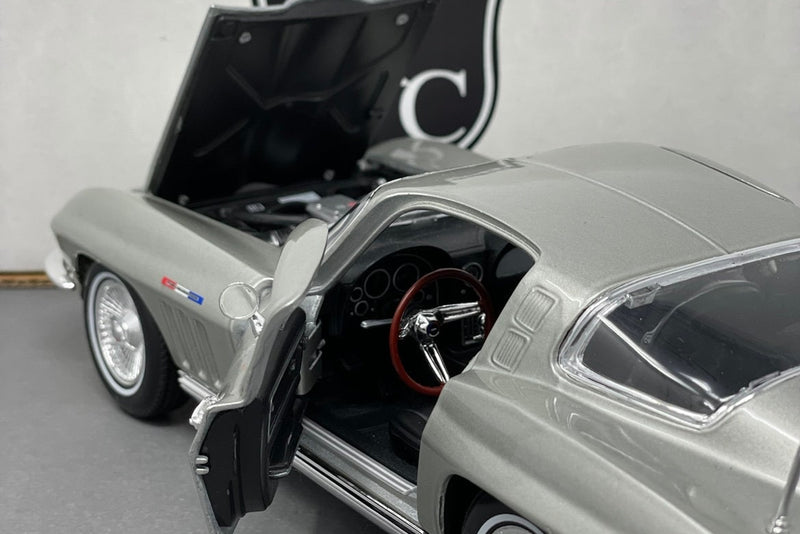 Chevrolet Corvette C2 - Maisto 1:18 Diecast