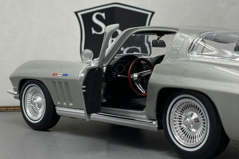 Chevrolet Corvette C2 - Maisto 1:18 Diecast