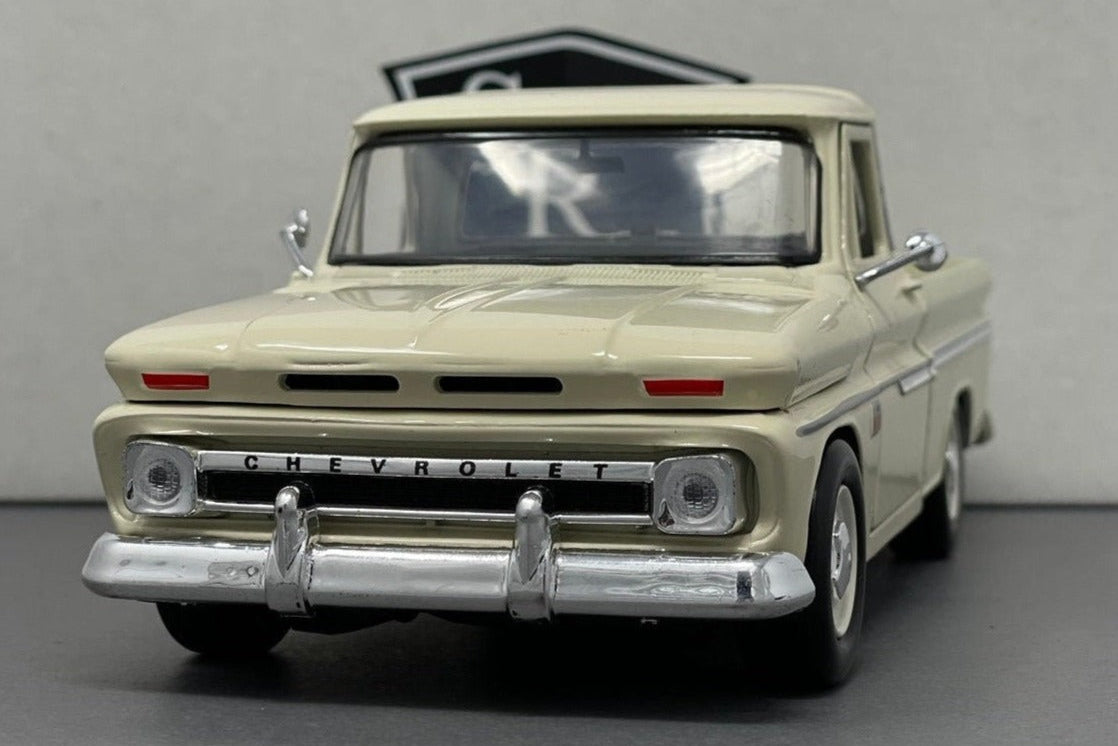 Chevrolet C10 Pickup - Motormax 1:24 Diecast – Strada Racing Club
