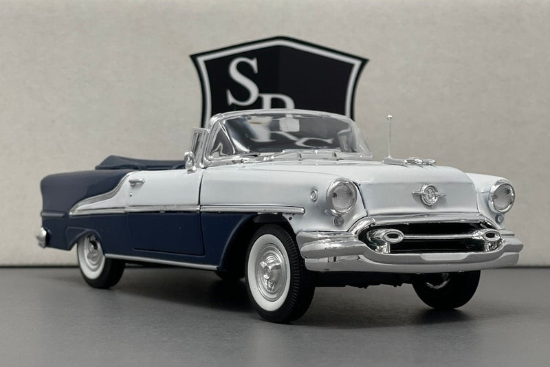 Oldsmobile Super 88 - Welly 1:24 Diecast
