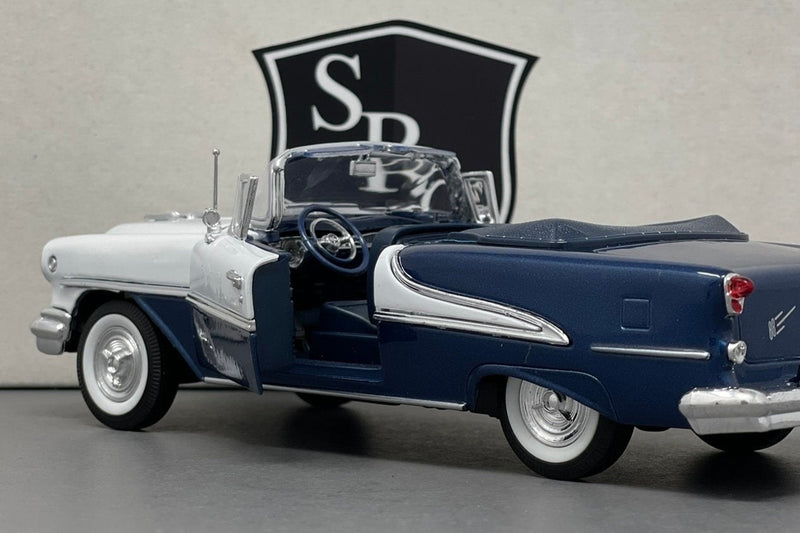 Oldsmobile Super 88 - Welly 1:24 Diecast