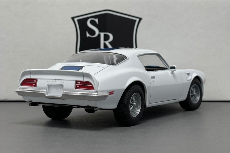 Pontiac Firebird - Welly 1:24 Diecast