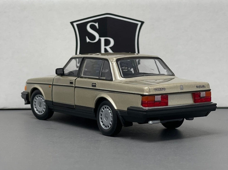 Volvo 240 GL - Welly 1:24 Diecast